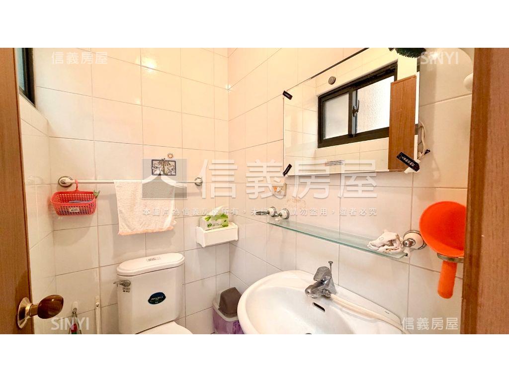 近家樂福楠梓高中美透天房屋室內格局與周邊環境