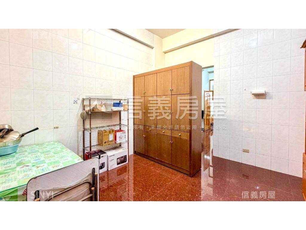 近家樂福楠梓高中美透天房屋室內格局與周邊環境