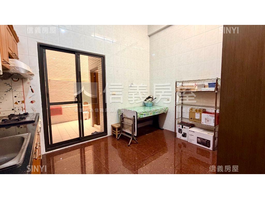 近家樂福楠梓高中美透天房屋室內格局與周邊環境