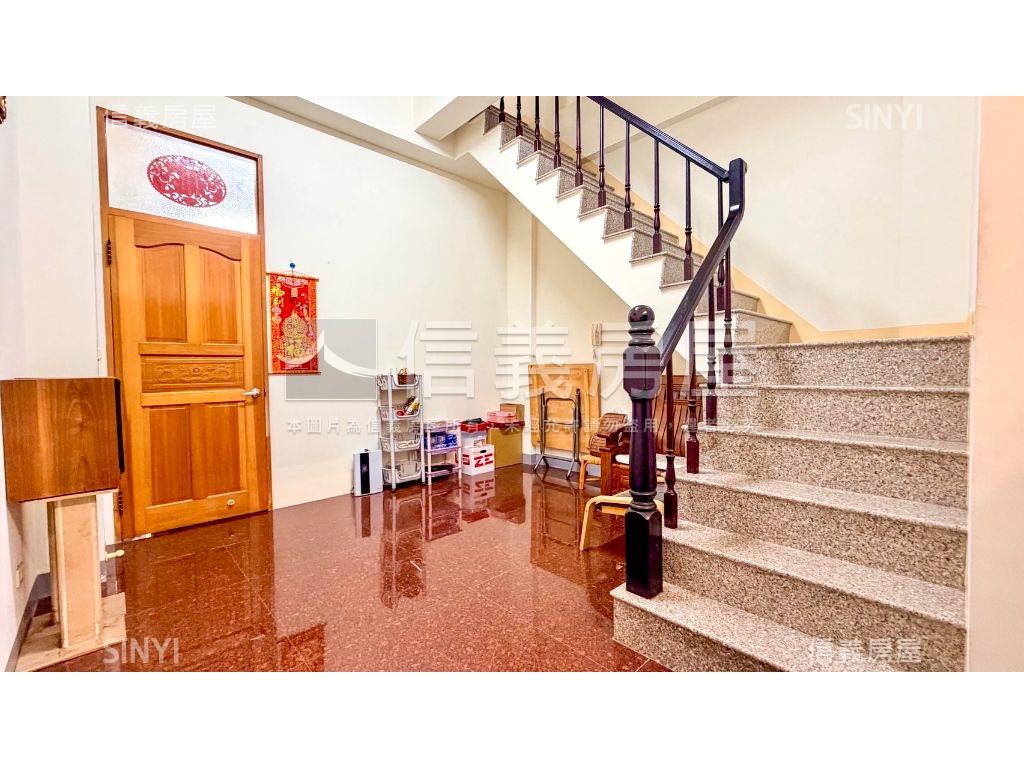 近家樂福楠梓高中美透天房屋室內格局與周邊環境