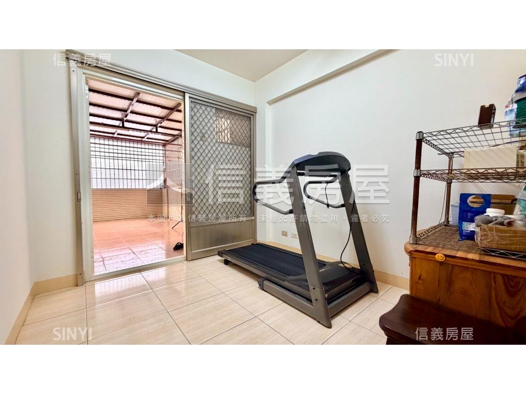 近家樂福楠梓高中美透天房屋室內格局與周邊環境