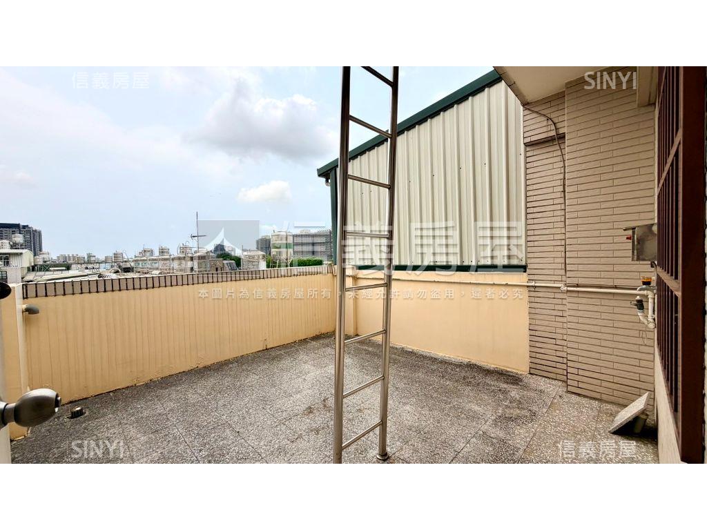 近家樂福楠梓高中美透天房屋室內格局與周邊環境