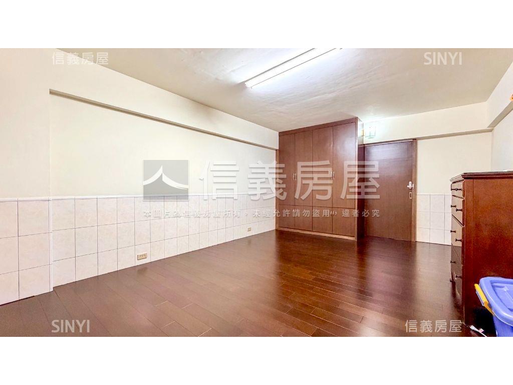 近家樂福楠梓高中美透天房屋室內格局與周邊環境