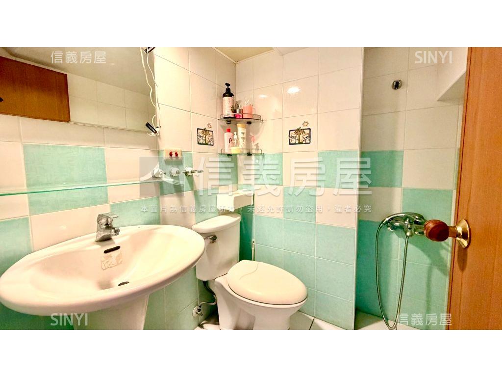 近家樂福楠梓高中美透天房屋室內格局與周邊環境