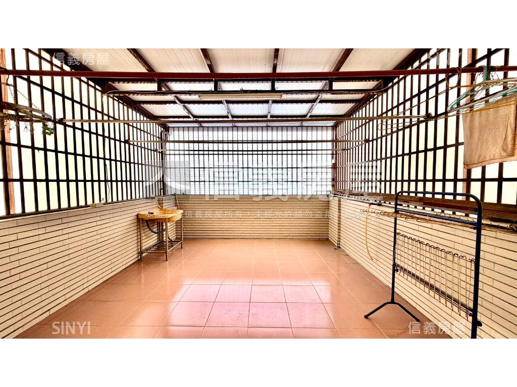 近家樂福楠梓高中美透天房屋室內格局與周邊環境