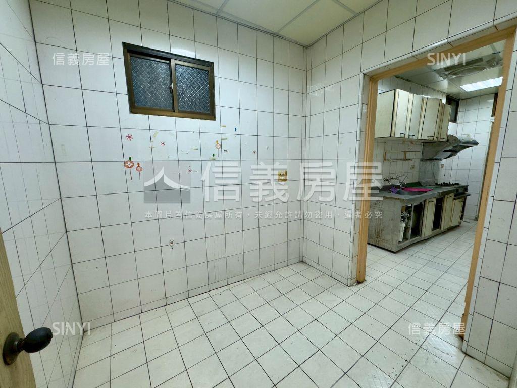 鳳山車站悠居大戶公寓一樓房屋室內格局與周邊環境