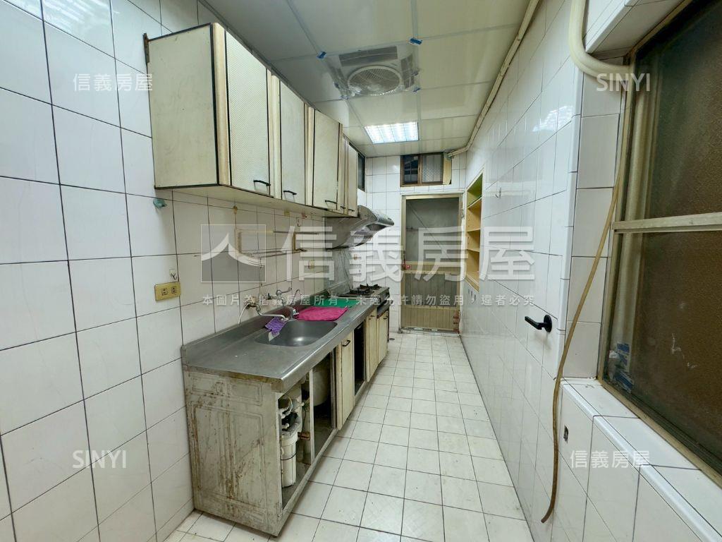 鳳山車站悠居大戶公寓一樓房屋室內格局與周邊環境