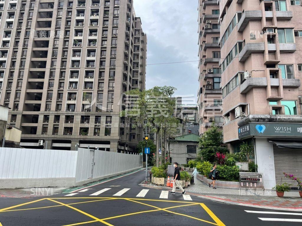 象山主人（Ａ３）二房車位房屋室內格局與周邊環境