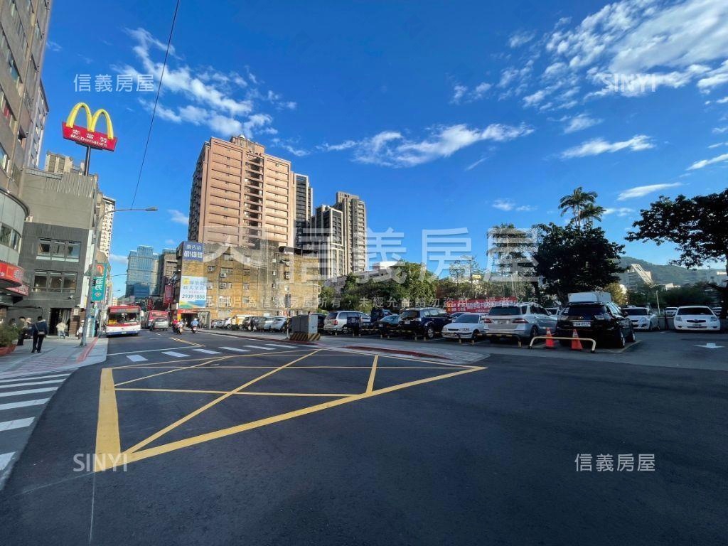 象山主人（Ａ３）二房車位房屋室內格局與周邊環境