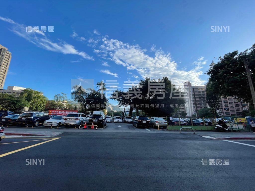 象山主人（Ａ３）二房車位房屋室內格局與周邊環境