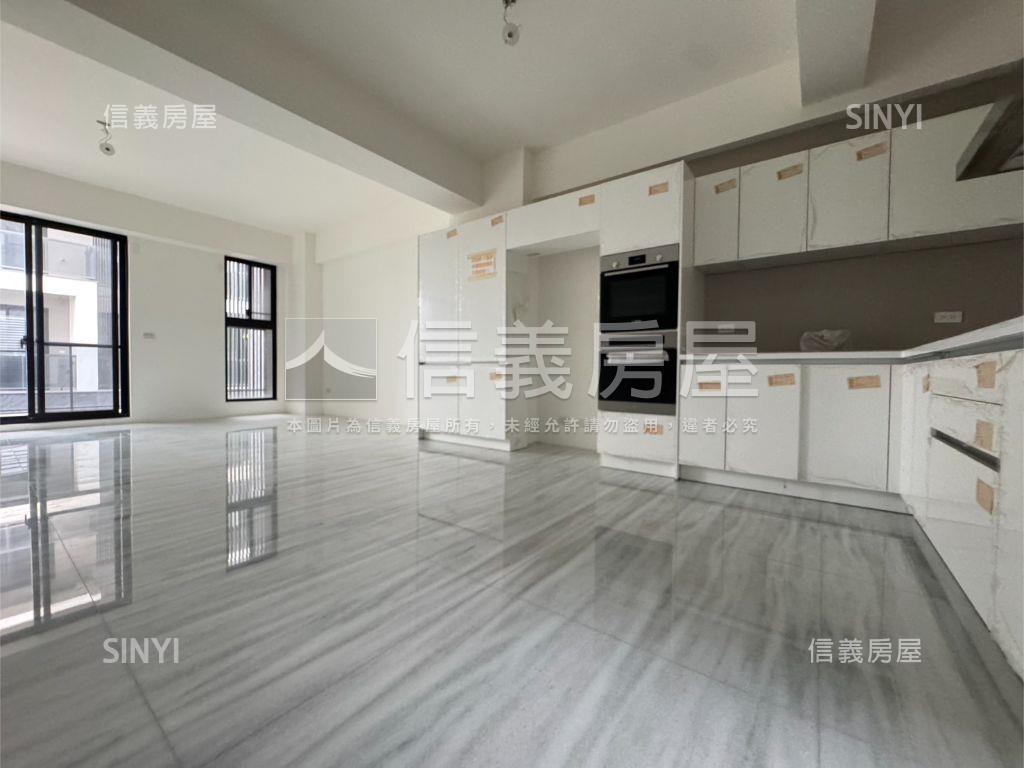 九份子稻城亞丁房屋室內格局與周邊環境