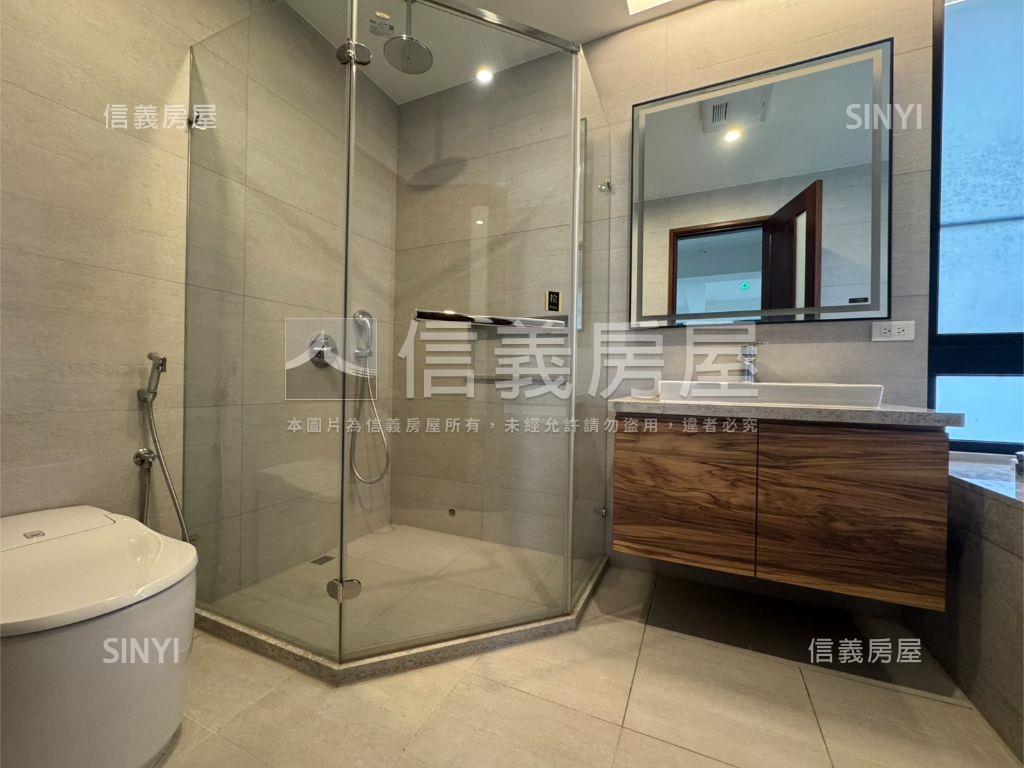 九份子稻城亞丁房屋室內格局與周邊環境