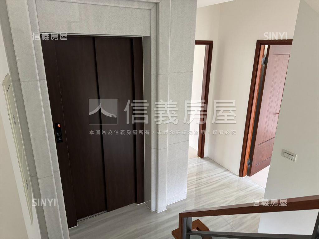 九份子稻城亞丁房屋室內格局與周邊環境