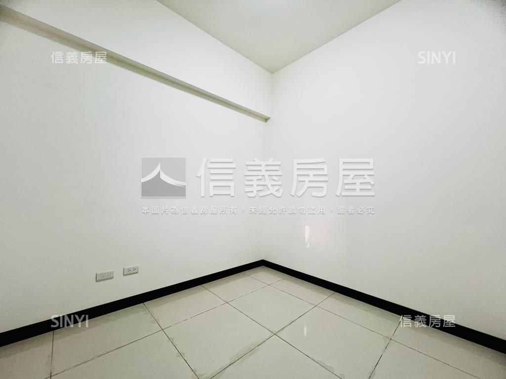 西屯急售２房車位房屋室內格局與周邊環境