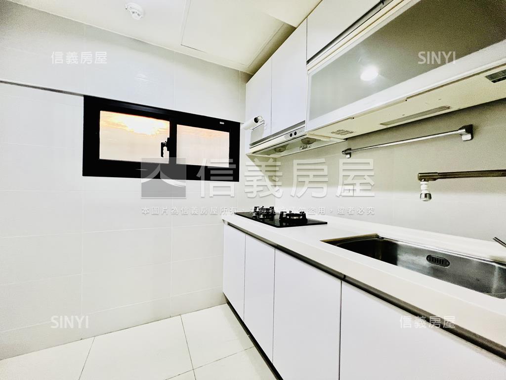 西屯急售２房車位房屋室內格局與周邊環境