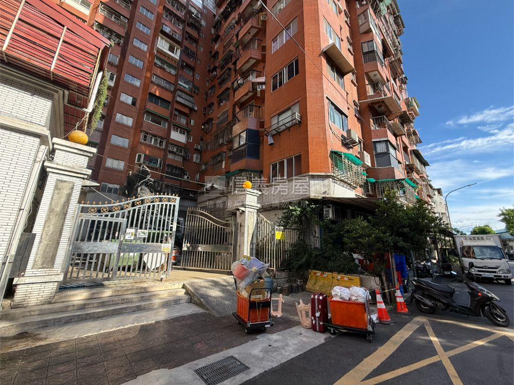 河濱力霸優質美裝潢房屋室內格局與周邊環境
