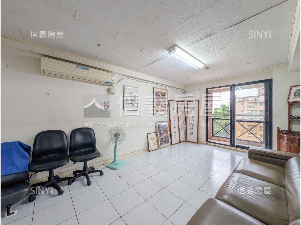 國泰晶鑽３＋１坡平車位房屋室內格局與周邊環境