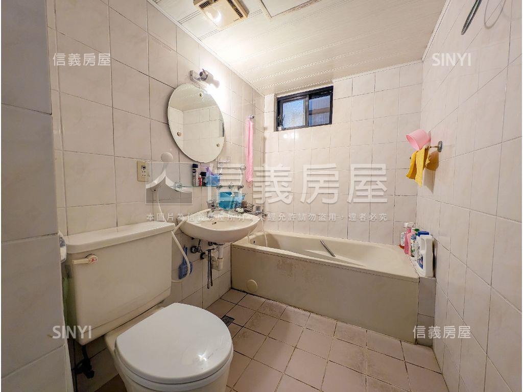 國泰晶鑽３＋１坡平車位房屋室內格局與周邊環境