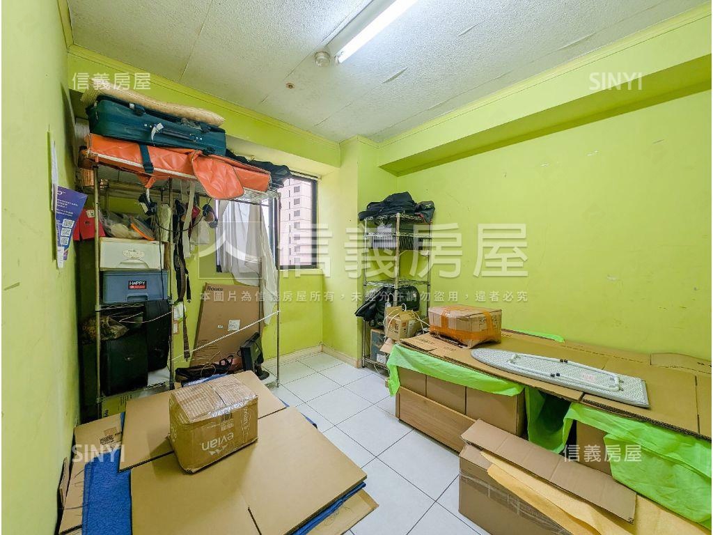 國泰晶鑽３＋１坡平車位房屋室內格局與周邊環境