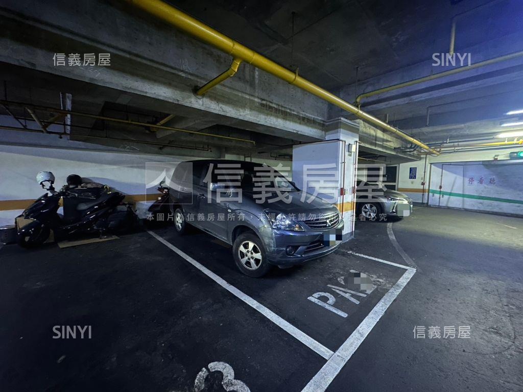 國泰晶鑽３＋１坡平車位房屋室內格局與周邊環境