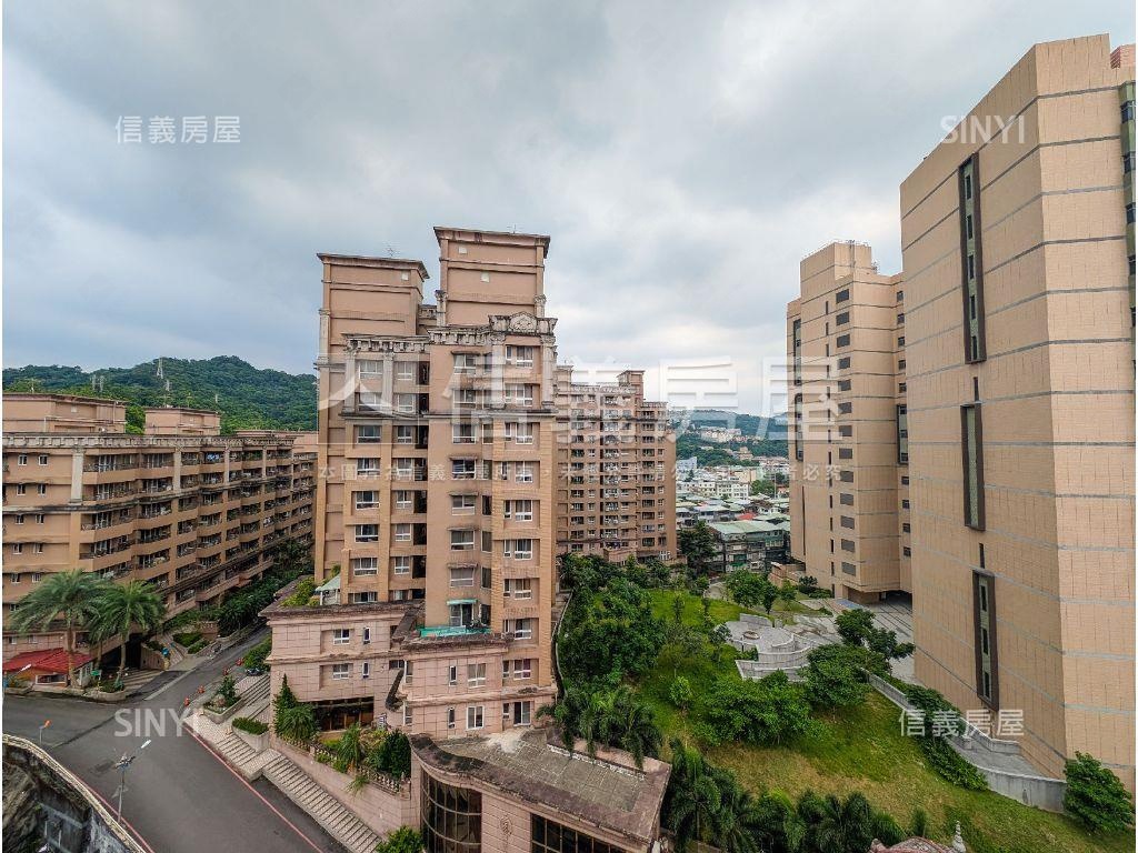 國泰晶鑽３＋１坡平車位房屋室內格局與周邊環境