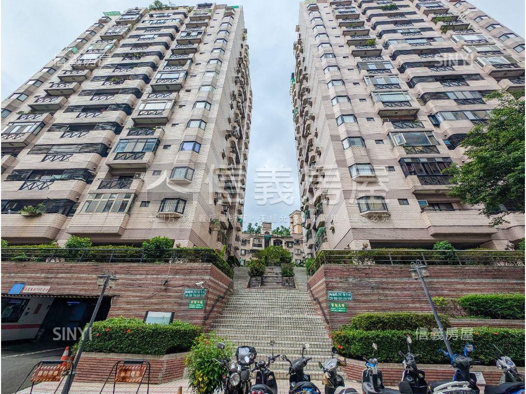 國泰晶鑽３＋１坡平車位房屋室內格局與周邊環境