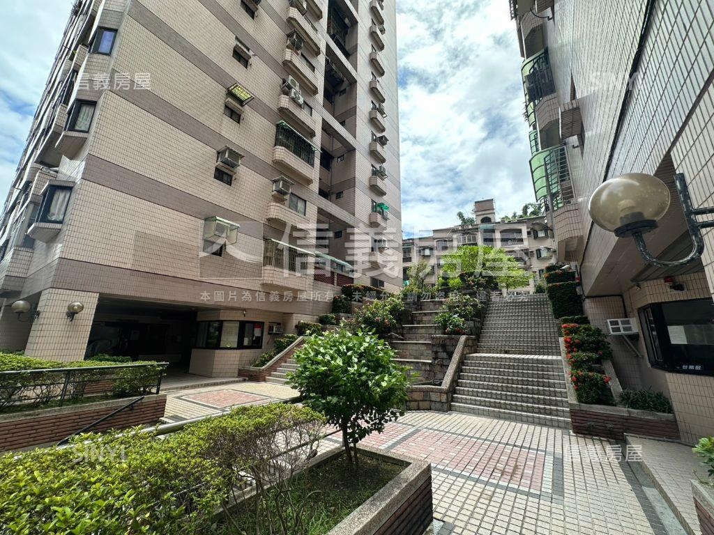 國泰晶鑽３＋１坡平車位房屋室內格局與周邊環境