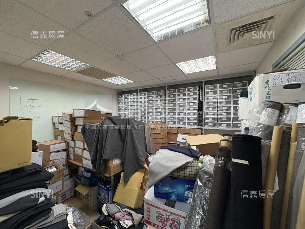 《雙捷運》美辦附車位房屋室內格局與周邊環境