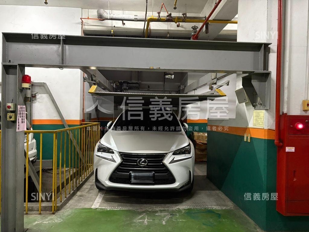 《雙捷運》美辦附車位房屋室內格局與周邊環境