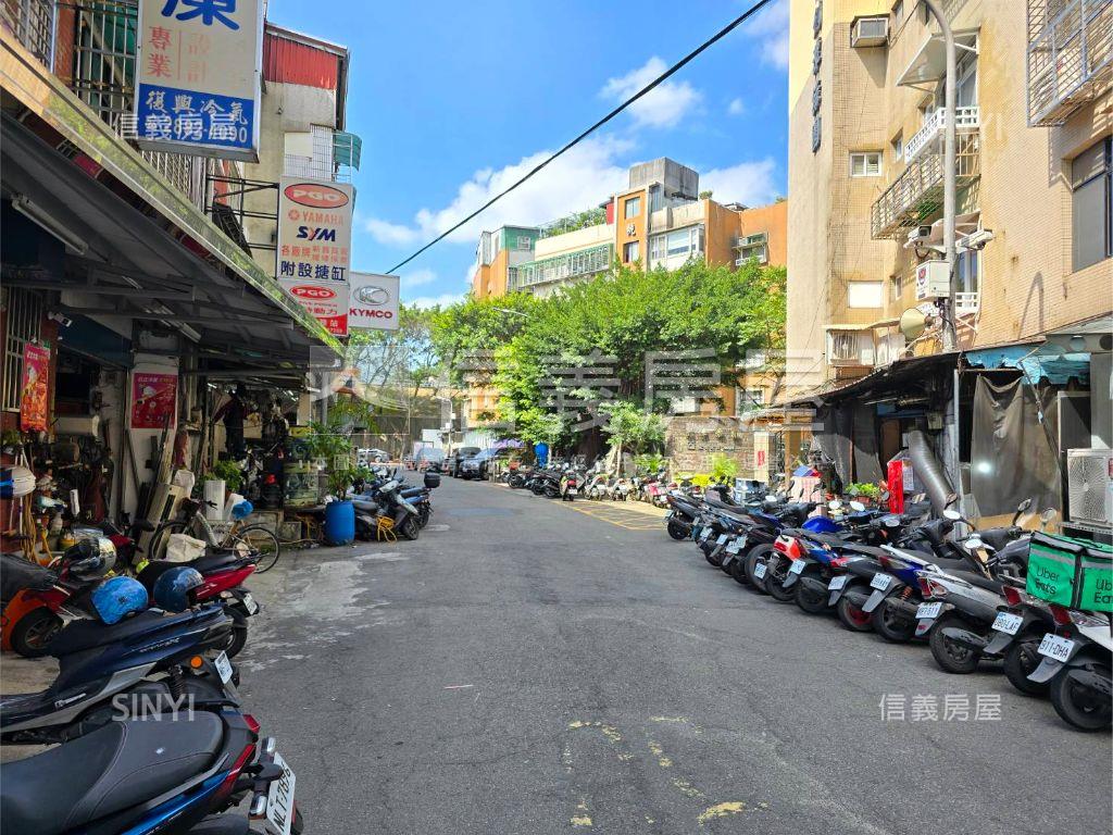 福港漂亮面寬金店面房屋室內格局與周邊環境