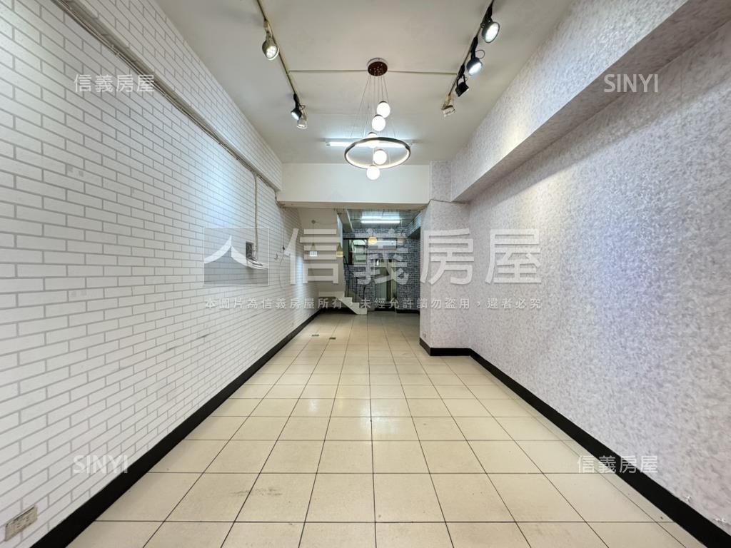 捷運中和站低總金店面房屋室內格局與周邊環境