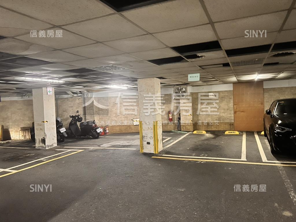 忠孝東路坡道平面車位房屋室內格局與周邊環境