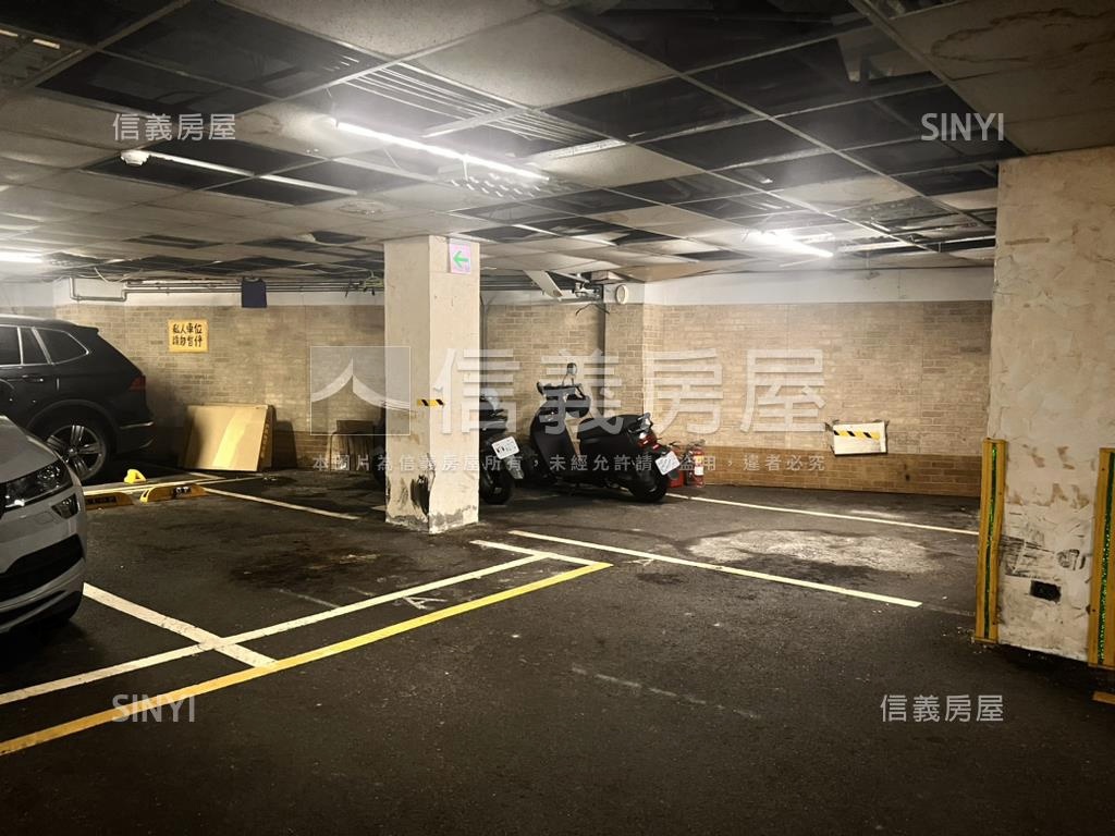 忠孝東路坡道平面車位房屋室內格局與周邊環境