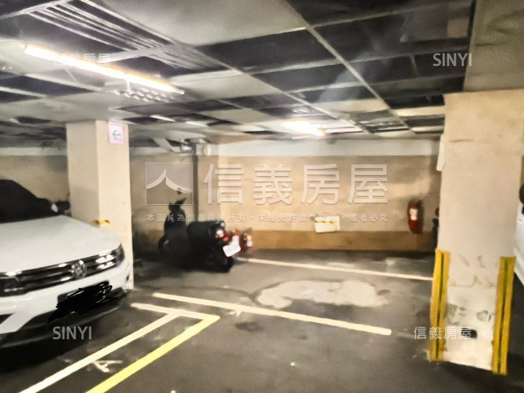 忠孝東路坡道平面車位房屋室內格局與周邊環境