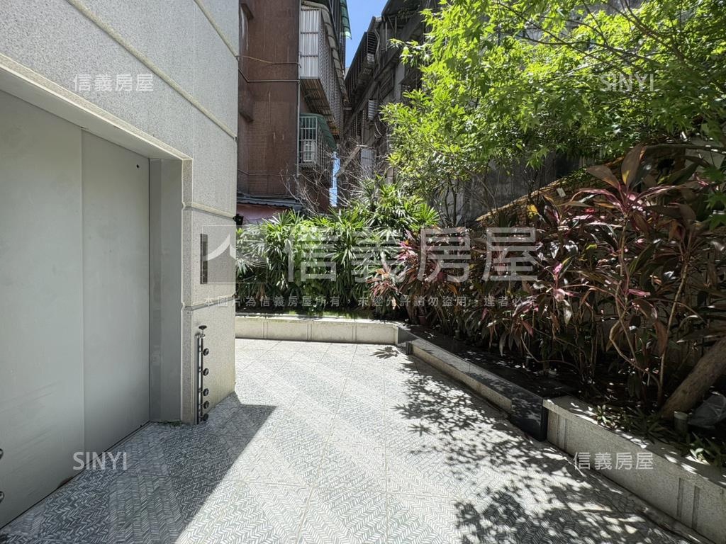 大安富筑時尚高樓車位房屋室內格局與周邊環境