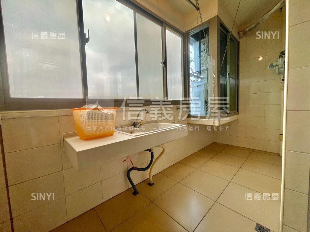 近Ａ１７大空間四房車位房屋室內格局與周邊環境