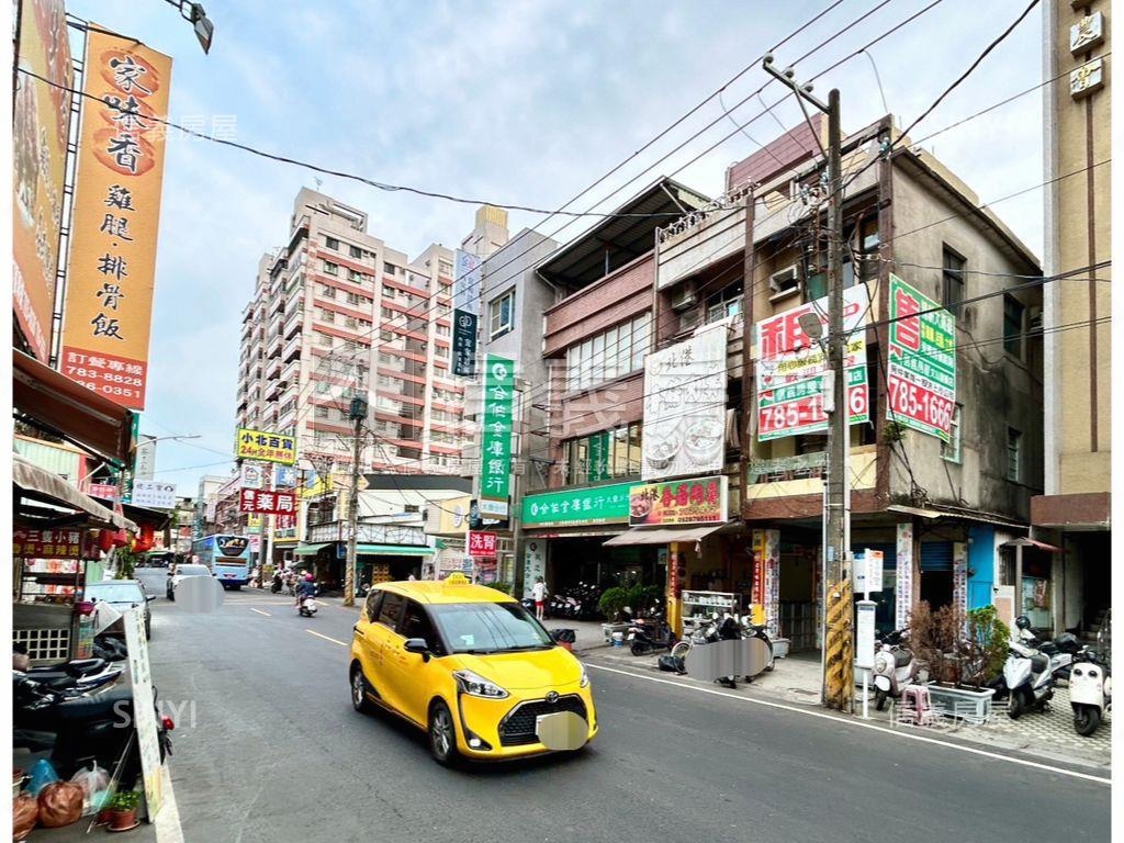 銀行旁角間透天金店房屋室內格局與周邊環境