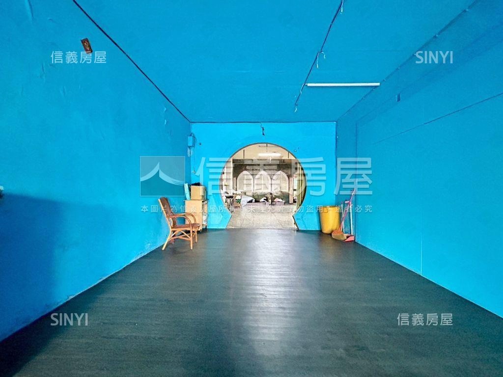 銀行旁角間透天金店房屋室內格局與周邊環境