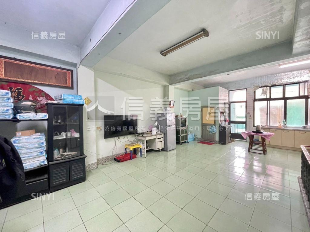 銀行旁角間透天金店房屋室內格局與周邊環境