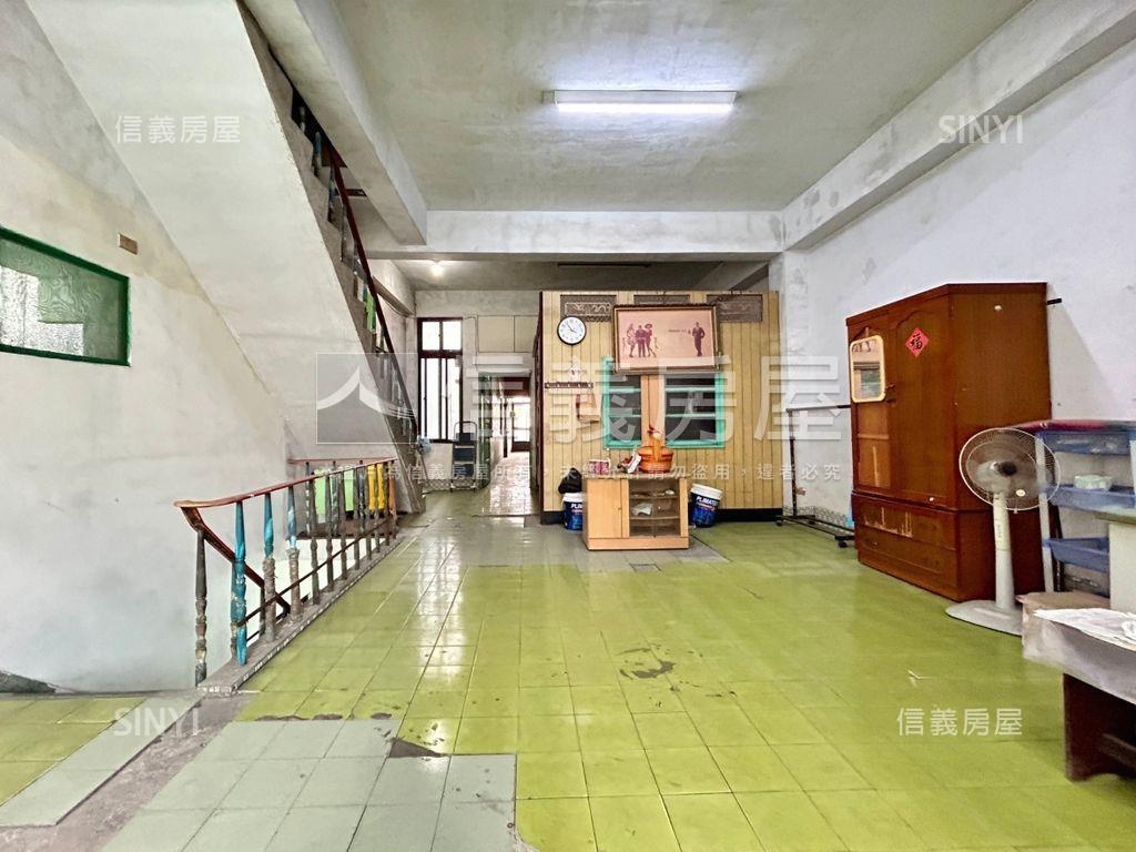 銀行旁角間透天金店房屋室內格局與周邊環境