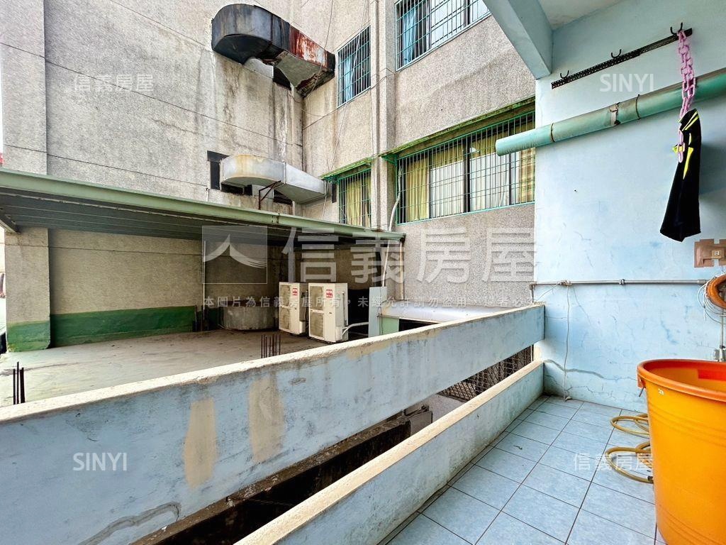 銀行旁角間透天金店房屋室內格局與周邊環境