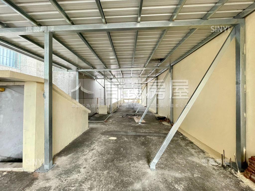 銀行旁角間透天金店房屋室內格局與周邊環境