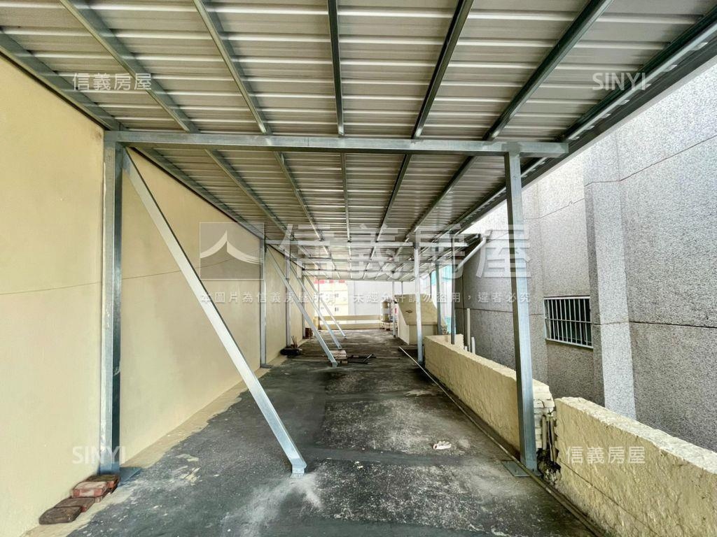 銀行旁角間透天金店房屋室內格局與周邊環境