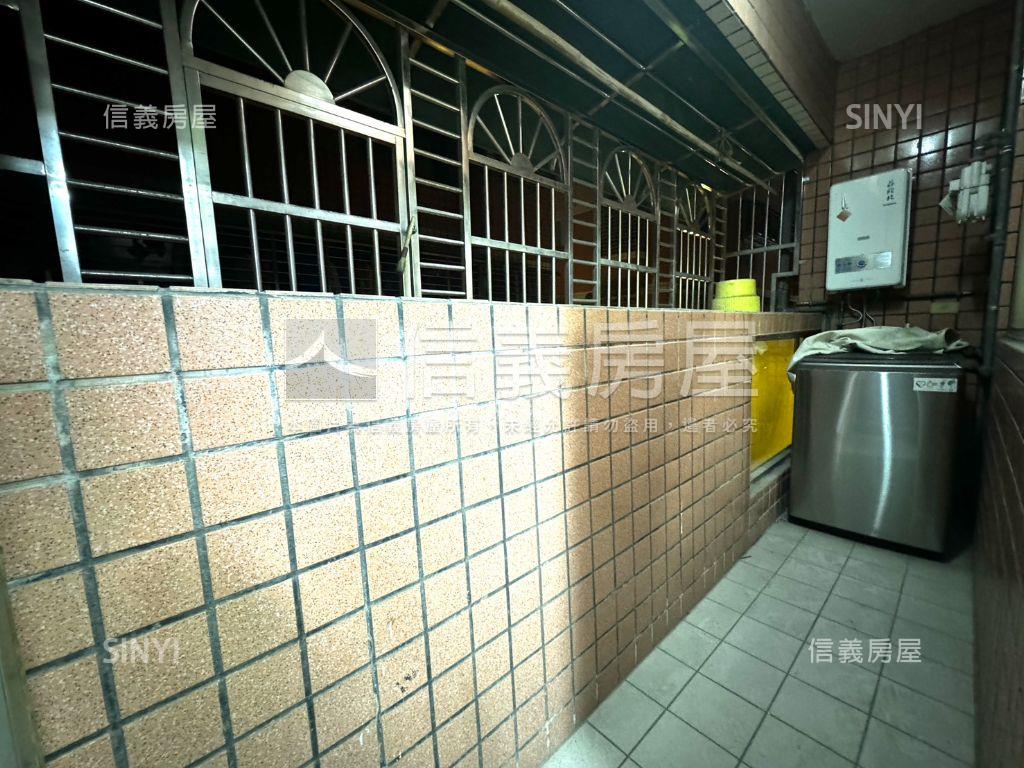 台北新界三房前後陽台房屋室內格局與周邊環境