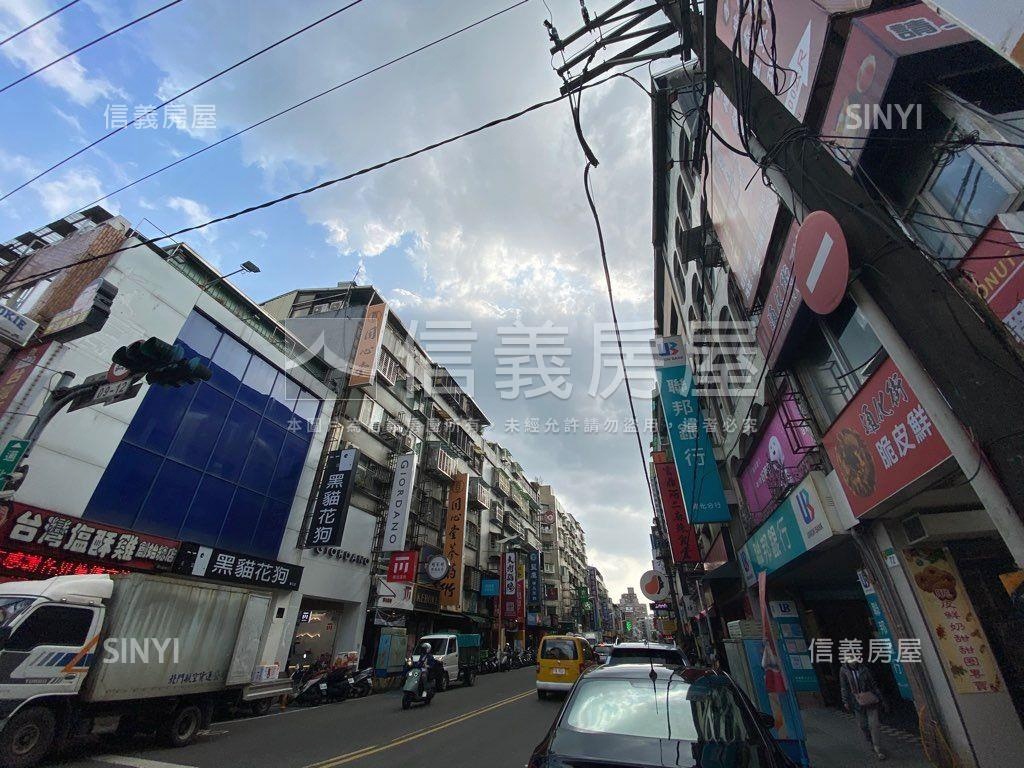 近臨江夜市人潮爆漿金店面房屋室內格局與周邊環境