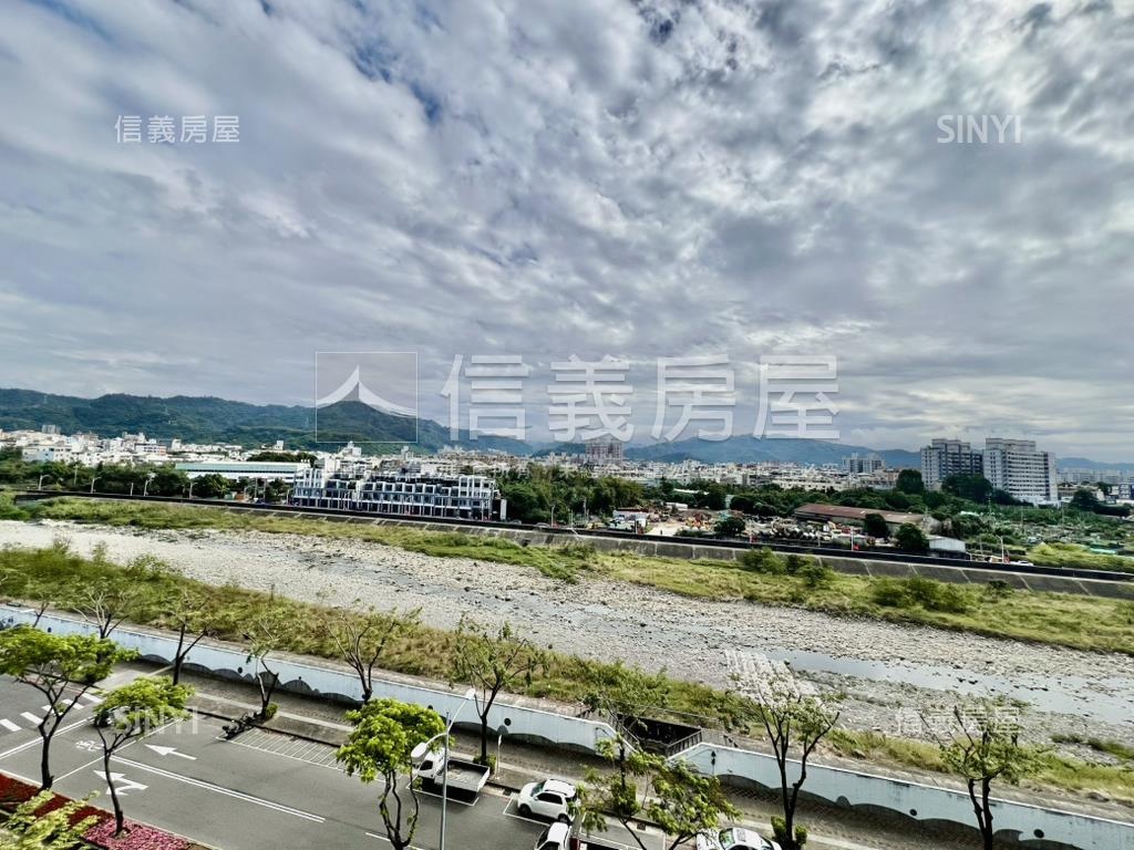 河岸旁三房平車房屋室內格局與周邊環境