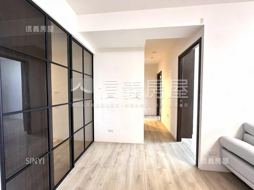 硯１２面學校樹梢戶房屋室內格局與周邊環境