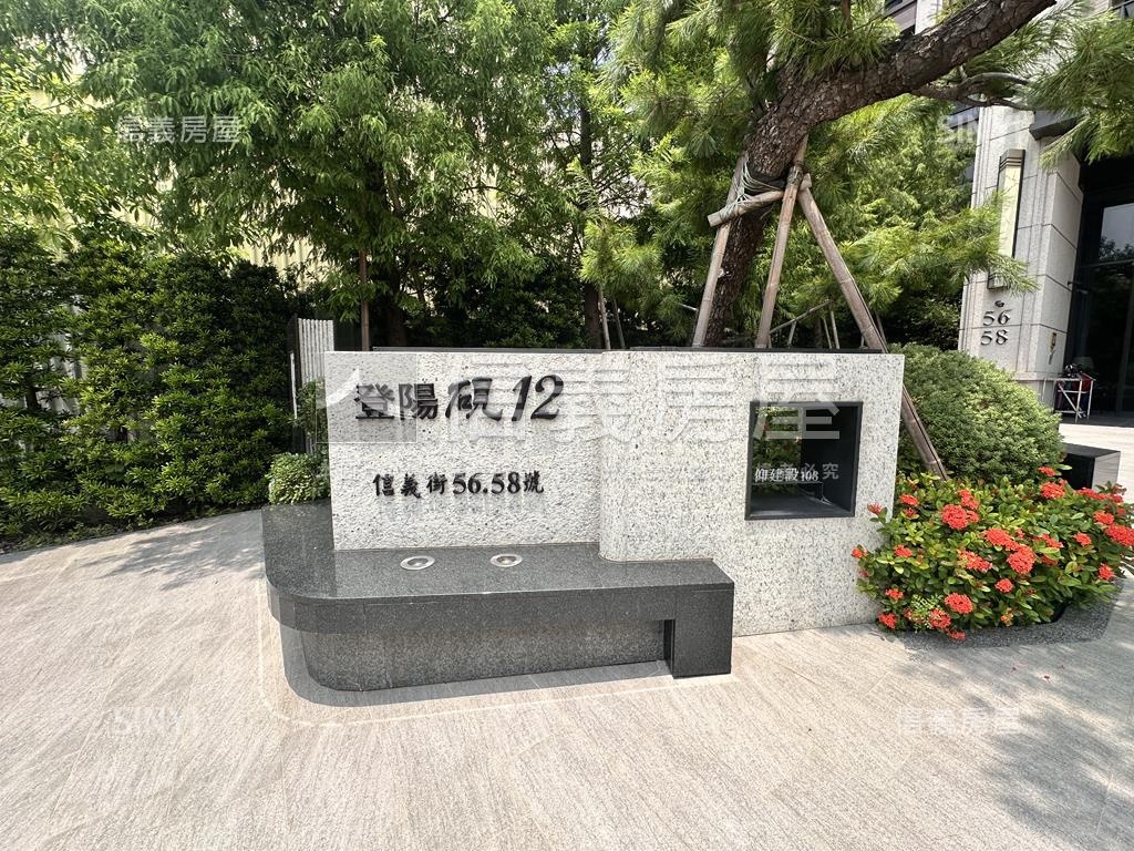 硯１２面學校樹梢戶房屋室內格局與周邊環境
