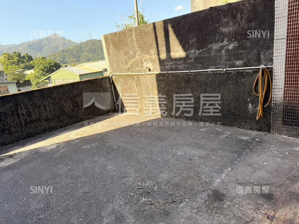 稀有臨路透天大空間房屋室內格局與周邊環境