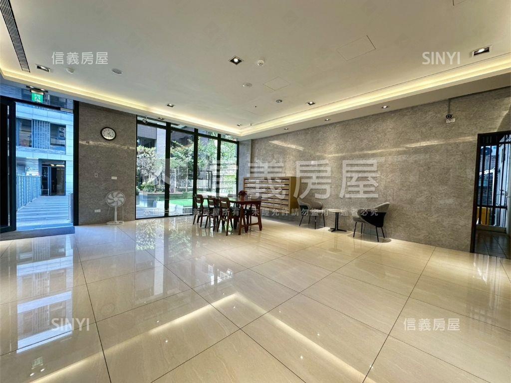 捷運站旁裝潢兩房平車房屋室內格局與周邊環境